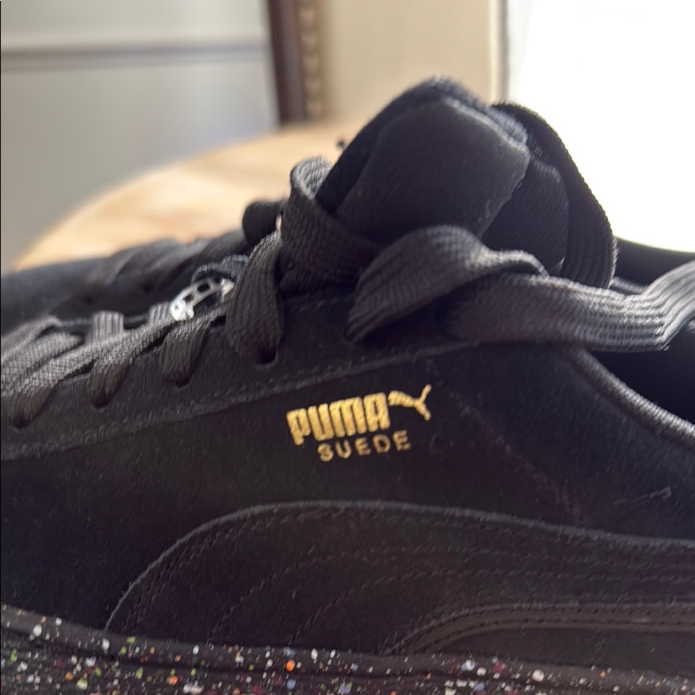Puma Black Sneakers with Suede Finish and Speckled Sole - Picture 2 of 5